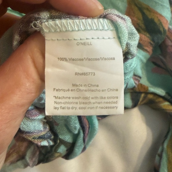 O’Neill Long Sleeve Crop top 🌟 Host Pick - Picture 4 of 6